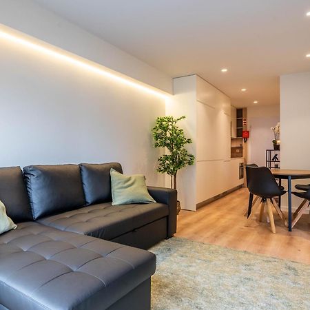 Trindade Bliss: 1Br W/ Free Parking By Lovelystay Porto Luaran gambar