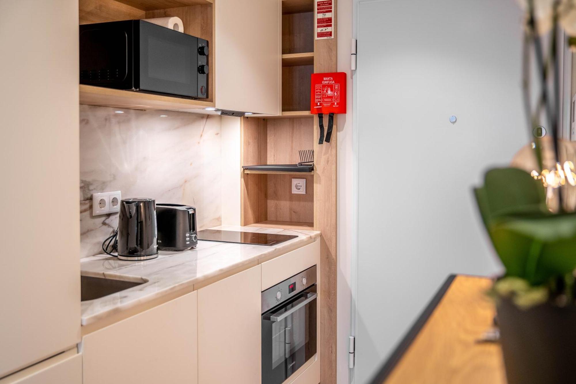 Trindade Bliss: 1Br W/ Free Parking By Lovelystay Porto Luaran gambar