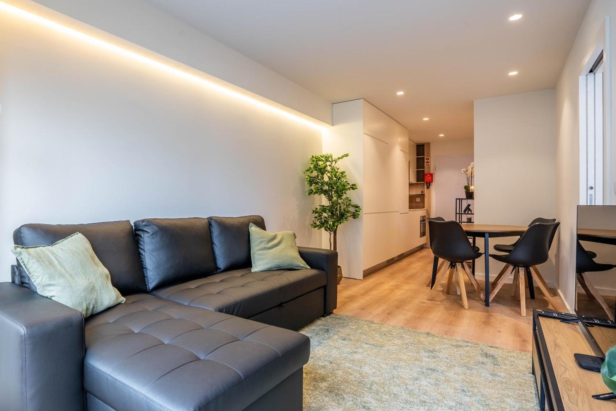 Trindade Bliss: 1Br W/ Free Parking By Lovelystay Porto Luaran gambar