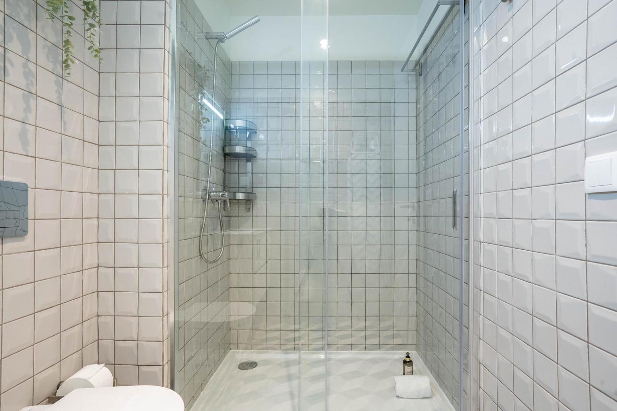 Trindade Bliss: 1Br W/ Free Parking By Lovelystay Porto Luaran gambar