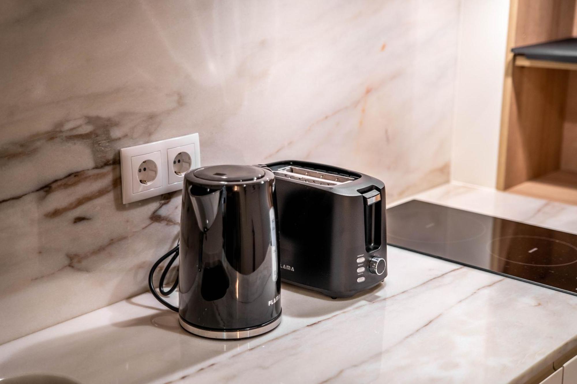 Trindade Bliss: 1Br W/ Free Parking By Lovelystay Porto Luaran gambar