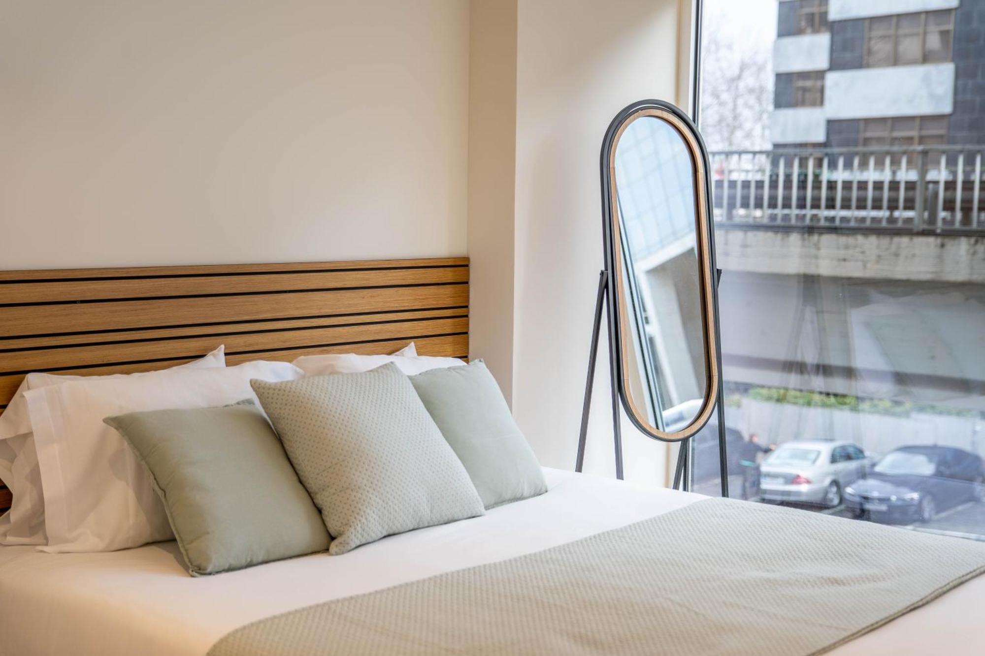 Trindade Bliss: 1Br W/ Free Parking By Lovelystay Porto Luaran gambar