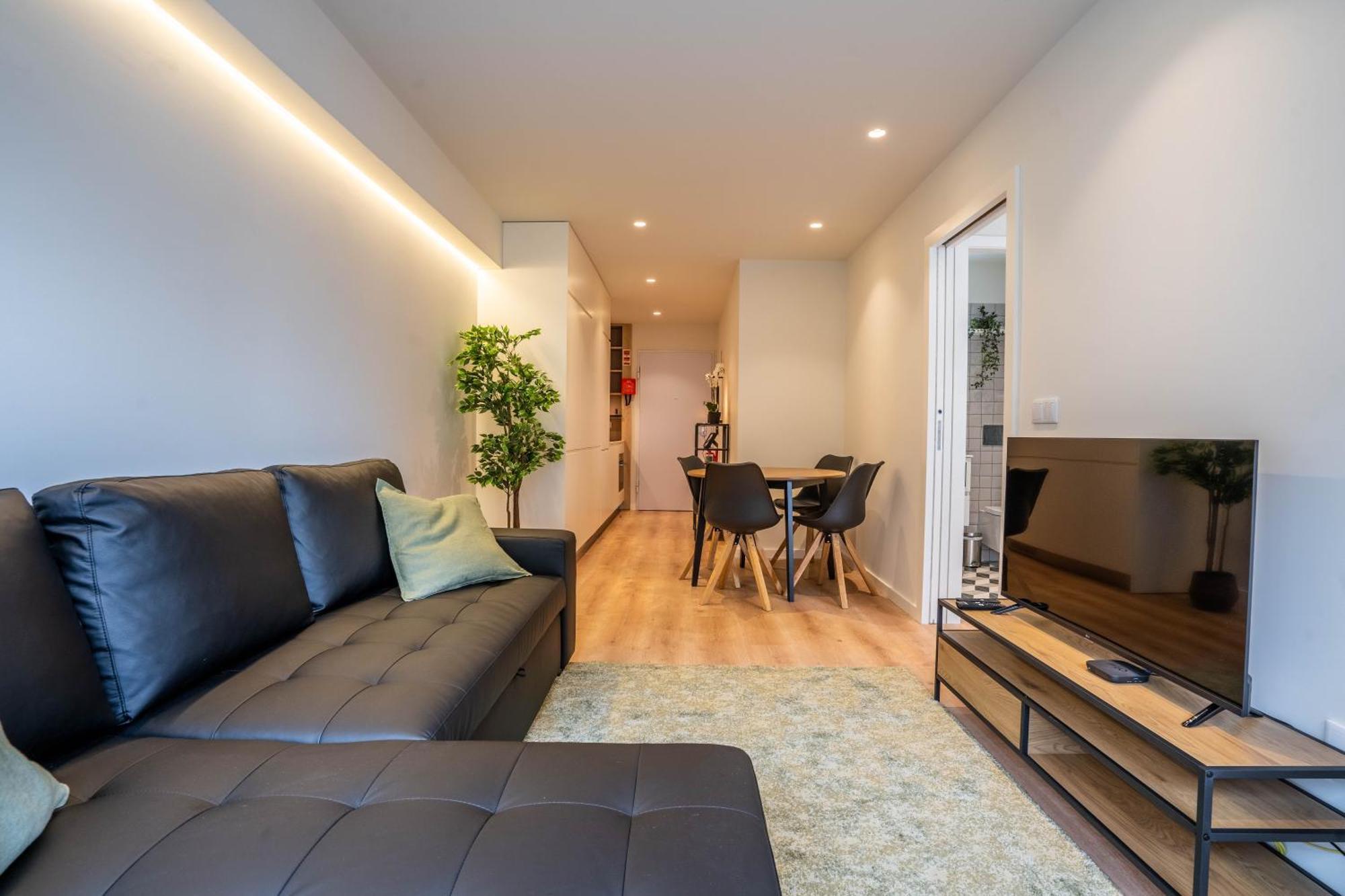 Trindade Bliss: 1Br W/ Free Parking By Lovelystay Porto Luaran gambar